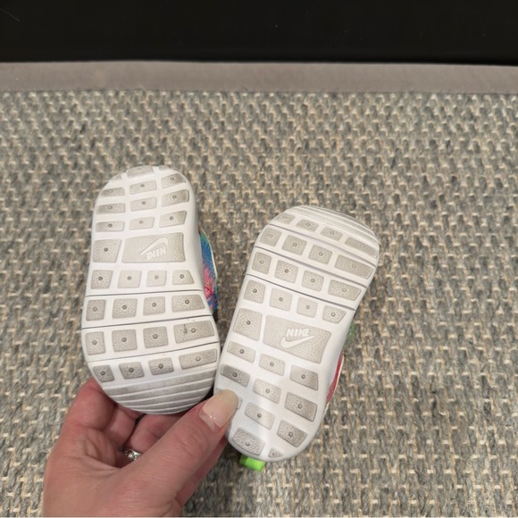 NIKE Roshe One Print (TDV) Little Kids Style: 749354-607 Size: 4C - Picture 10 of 12